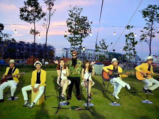 Ban Nhac Acoustic Tumbadora Band Du An KDC Cao Cap Jamona Golden Silk 001