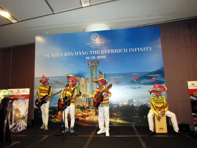 Ban Nhac Acoustic Tumbadora Band Du An KDC Cao Cap The Everrich Infinity 004