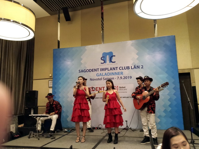 Ban nhạc Flamenco Tumbadora Biểu diễn SIC Sagodent ImPlant Club Gala Dinner Novotel Saigon Hotel 003