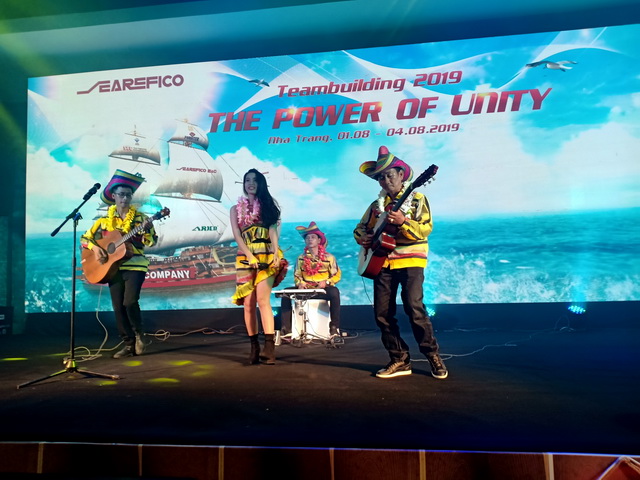 Ban Nhạc Flamenco Tumbadora Searefico Gala Dinner Vietravel Tour Diamond Bay Resort Nha Trang 003