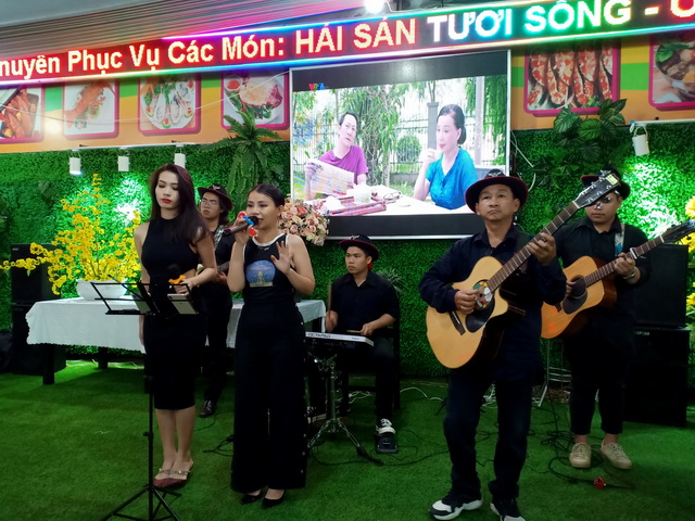 Khai Truong Nha Hang Hai San Minh Tam Tumbadora Band 004