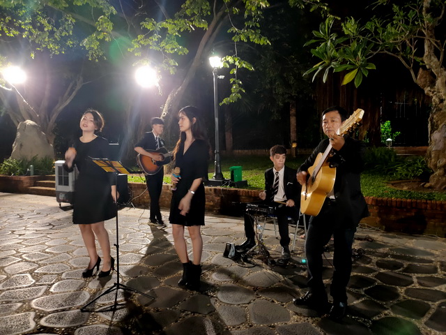 A&B Group Tumbadora Acoustic Band Saigon Resort 001