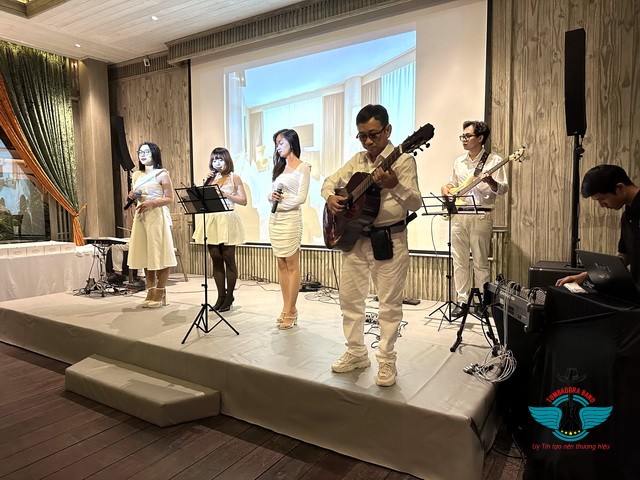 Tumbadora Band biểu diễn tiệc kỳ niêm 22 năm thành lập Công Ty Trần Đức Homes 003